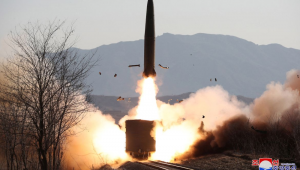 Coreia do Norte dispara míssil balístico em direção ao leste