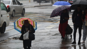 SP - CLIMA/SP/CHUVA - GERAL - Tempo frio e chuvoso na região central de São Paulo, com termômetro marcando 19º graus, nesta sexta-feira, 10. A cidade de São Paulo deve voltar a registrar temperaturas elevadas no domingo, 12, feriado de Nossa Senhora Aparecida. De acordo com o Instituto Nacional de Meteorologia (Inmet), a máxima prevista para o dia é de 29ºC. 10/10/2025 - Foto: WILLIAN MOREIRA/ATO PRESS/ESTADÃO CONTEÚDO