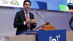 o ministro de Portos e Aeroportos, Silvio Costa Filho.