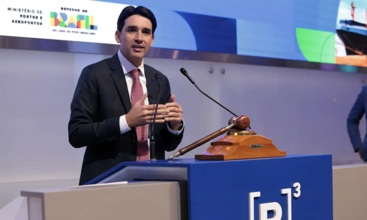o ministro de Portos e Aeroportos, Silvio Costa Filho.