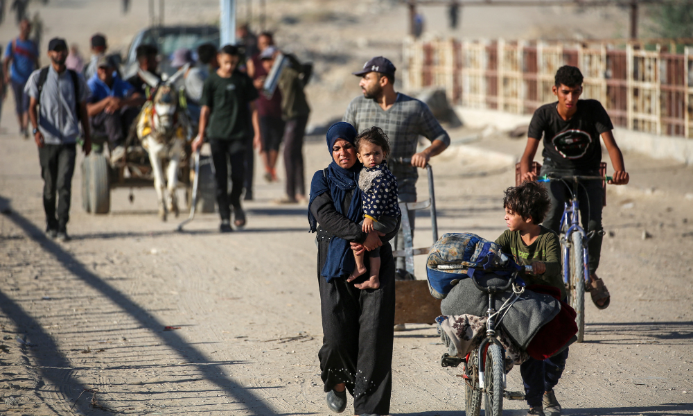 Palestinos retornam à devastada Cidade de Gaza no segundo dia do cessar-fogo entre Israel e o Hamas