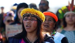 Lideranças indígenas Guarani Kaiowá do Mato Grosso do Sul em protesto em Brasília pelo fim do massacre na TI Panambi Foto: Valter Campanato/Agência Brasil