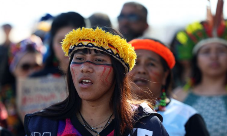 Lideranças indígenas Guarani Kaiowá do Mato Grosso do Sul em protesto em Brasília pelo fim do massacre na TI Panambi Foto: Valter Campanato/Agência Brasil