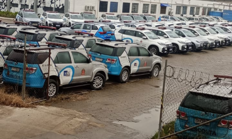 Déficit de viaturas compromete segurança em escoltas de presos na Grande SP