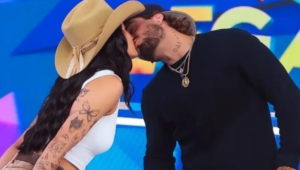 Ana Castela beija Zé Felipe ao vivo em programa e confirma namoro publicamente Foto: Reprodução/SBT