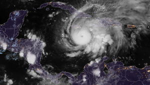 Esta imagem de satélite do RAMMB/CIRA mostra o furacão Melissa a sudeste da Jamaica às 03:30 UTC de 26 de outubro de 2025. O furacão Melissa estava abrindo caminho mortal no Caribe na noite de 25 de outubro, com rápida intensificação esperada para o fim de semana, à medida que tomava um curso preocupantemente lento em direção à Jamaica e à ilha de Hispaniola, disseram os meteorologistas.
