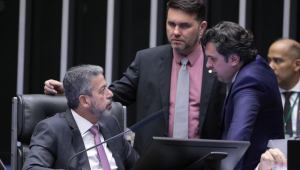 Discussão e votação de propostas legislativas. Presidente da Câmara dos Deputados, Arthur Lira (PP - AL), Dep. Moses Rodrigues (UNIÃO - CE) e Dep. Isnaldo Bulhões Jr. (MDB - AL)