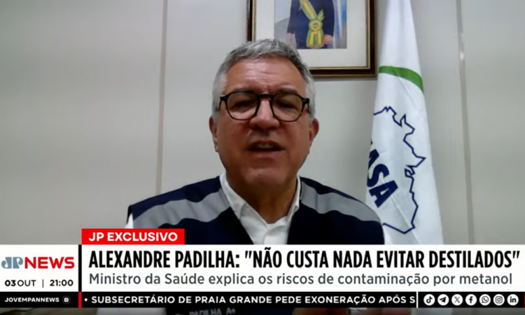 O ministro da Saúde, Alexandre Padilha, concede entrevista ao Jornal Jovem Pan