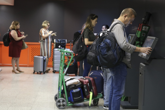 Aeroportos reforçam fiscalização de bagagens de mão