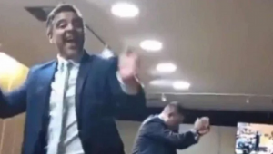 Vereadores dançam Elvis Presley