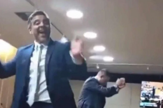 Vereadores dançam Elvis Presley