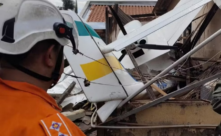 Avião de pequeno caiu em Goiânia somente com o piloto a bordo