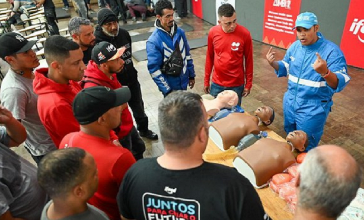 Ministério da Saúde e iFood capacitam entregadores para prestar primeiros socorros