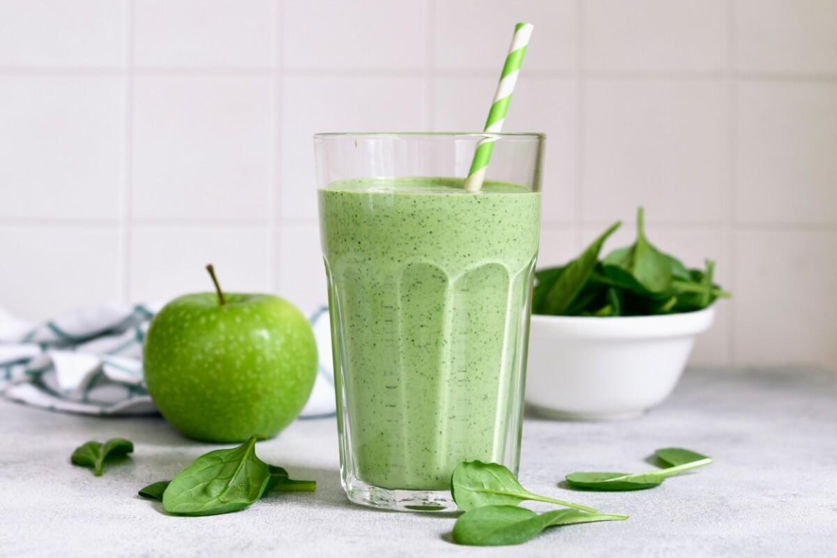 Vitamina de espinafre com maçã  
