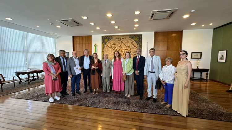 Deputados do PT e do PSOL se encontram com Mauro Vieira, ministro de Relações Internacionais
