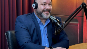 Dr. Sidney Carvalho Junior é o criador do PodDoutor, um podcast na área da saúde que promove debates sobre diversos temas da medicina