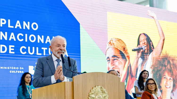 17.11.2025 – Cerimônia de Entrega do Projeto de Lei do Plano Nacional de Cultura (PNC 2025–2035) Presidente da República, Luiz Inácio Lula da Silva, durante a Cerimônia de Entrega do Projeto de Lei do Plano Nacional de Cultura (PNC 2025–2035). Salão Nobre do Palácio do Planalto – Brasília (DF) Foto: Ricardo Stuckert / PR