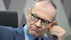 CPI do Crime Organizado (CPICRIME) realiza reunião para ouvir dois depoimentos. A finalidade da comissão é apurar a atuação, expansão e o funcionamento de organizações criminosas no território brasileiro, em especial de facções e milícias, de modo a permitir a identificação de soluções adequadas para o seu combate, especialmente por meio do aperfeiçoamento da legislação atualmente em vigor. Em destaque, á mesa, presidente da CPICRIME, senador Fabiano Contarato (PT-ES). Foto: Andressa Anholete/Agência Senado