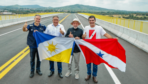 Lula com o ministro Renan Filho (Transportes) e os governadores Laurez Moreira (Tocantins) e Helder Barbalho (Pará)
