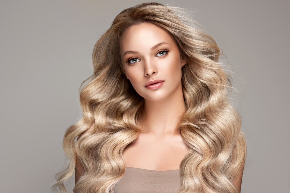 Cabelos com movimento, cortes leves e cores sofisticadas são tendências para o fim do ano 