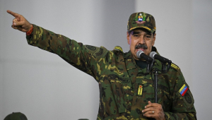 Presidente da Venezuela, Nicolás Maduro, discursa durante cerimônia militar em Fuerte Tiuna, em Caracas