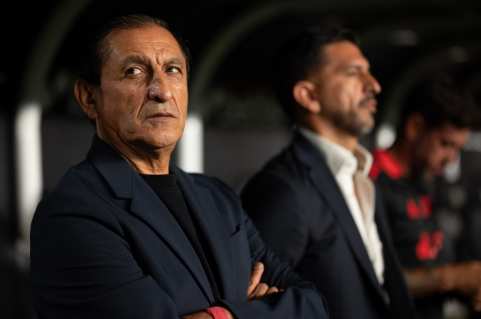 Ramón Díaz técnico do Internacional durante partida contra o Vasco no estádio São Januário