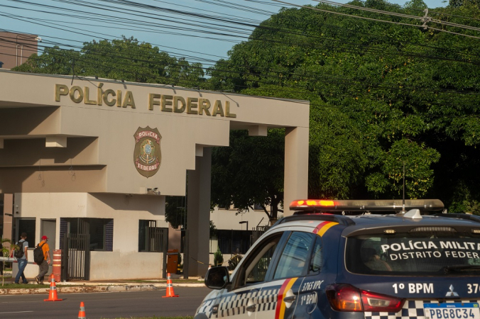 Movimentação na Superintendência da Polícia Federal, em Brasília (DF), onde o ex-presidente Jair Bolsonaro (PL) está preso