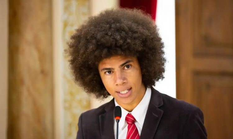 Deputado Ricardo Freitas (PT) aparece em imagens brigando com um homem na rua em Curitiba (PR)