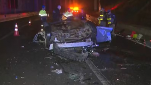 Quatro jovens morrem após um carro despencar de uma altura de 10 metros de uma alça de acesso do Rodoanel, em São Bernardo do Campo