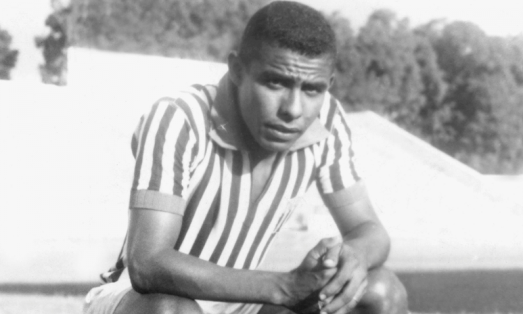 José Ribamar de Oliveira, conhecido como Canhoteiro, foi um dos jogadores mais emblemáticos da história do futebol brasileiro