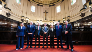 Cerimônia de posse dos integrantes do Conselho Superior da Magistratura e EPM eleitos; no centro, Francisco Eduardo Loureiro, novo presidente do TJSP
