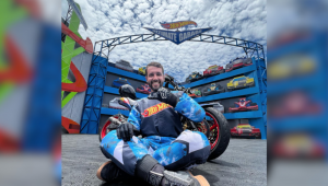 Lurrique Ferrari, piloto de motocross que faleceu após sofrer um grave acidente dentro do parque temático Beto Carrero World