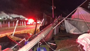 Homem de 47 anos morreu e cerca de 40 pessoas ficaram feridas após a estrutura metálica de um hangar desabar durante uma festa universitária em Regente Feijó, no interior de São Paulo