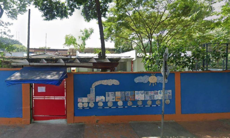 Policial militar, com uma metralhadora, e outros três agentes armados entraram na Escola Municipal de Ensino Infantil (Emei) Antônio Bento, na Zona Oeste de SP