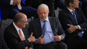 Presidente Lula (PT) durante cerimônia de sanção do projeto de lei do Imposto de Renda