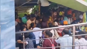 Celebração religiosa no templo Swamy Venkateswara, no sul da Índia, termina em tragédia, onde, pelo menos, nove pessoas morreram