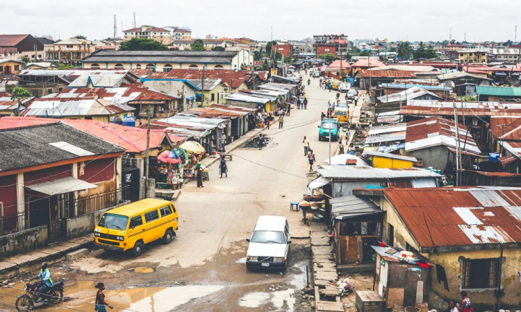Grupo de estudantes foi sequestrado em uma escola católica no centro da Nigéria, disse um funcionário municipal nesta sexta-feira (21)