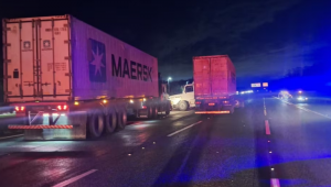 Dois policiais militares estão internados em estado grave após serem atropelados no acostamento da Rodovia dos Imigrantes, em São Paulo