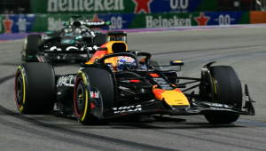 Max Verstappen compete durante o Grande Prêmio de Fórmula 1 de Las Vegas, no Circuito de Las Vegas Strip