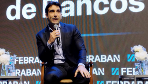 Presidente do Banco Central, Gabriel Galípolo, volta a defender, em encontro com banqueiros, a atuação técnica da instituição