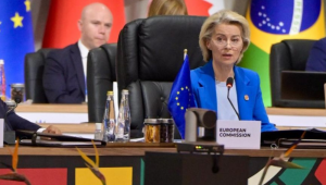 Presidenta da Comissão Europeia, Ursula von der Leyen, celebra o acordo alcançado na COP30 como 'um acordo mundial para manter o limite de 1,5oC ao nosso alcance e abandonar os combustíveis fósseis'