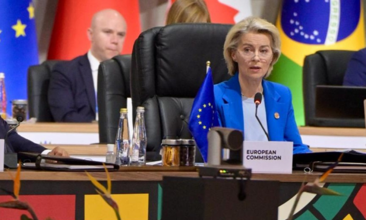 Presidenta da Comissão Europeia, Ursula von der Leyen, celebra o acordo alcançado na COP30 como 'um acordo mundial para manter o limite de 1,5oC ao nosso alcance e abandonar os combustíveis fósseis'
