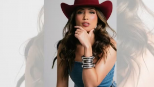 Acidente de trânsito envolvendo o ônibus da cantora sertaneja Amanda Alves e outros quatro veículos resultou em 23 pessoas feridas na madrugada desta sexta-feira (28)