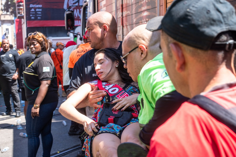 Confusão encerra festa do tetra do Flamengo no Centro do Rio
