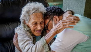 Redação do Enem 2025 aborda as perspectivas para o envelhecimento idosos