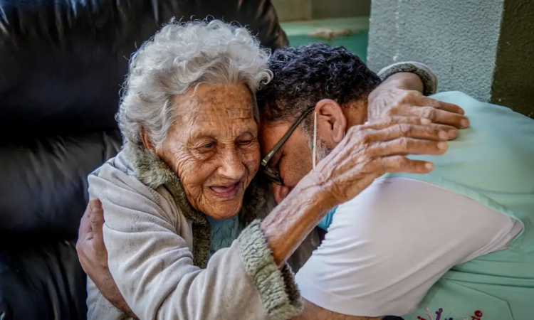 Redação do Enem 2025 aborda as perspectivas para o envelhecimento idosos