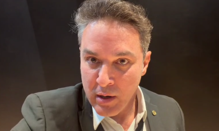 Diante do agravamento das denúncias, o deputado retomou a coleta de assinaturas para a instalação da CPMI, afirmando já contar com cerca de 100 apoios