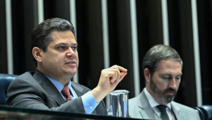 O presidente do Senado, Davi Alcolumbre, durante sessão plenária neste mês Fonte: Agência Senado