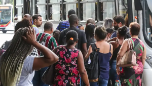 Número dos que procuram emprego há mais de 2 anos cai 17,8%, diz IBGE