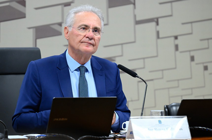 Presidente da CAE, Renan Calheiros é o relator do projeto do governo que isenta de Imposto de Renda quem ganha até R$ 5 mil mensais Fonte: Agência Senado